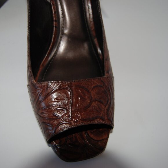 Classy Alex Marie stamped leather brown sling pump - Picture 2 of 7